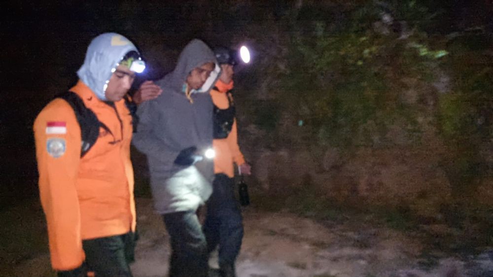 Tim SAR Evakuasi Pendaki Hipotermia di Gunung Bawakaraeng