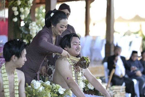 8 Potret Ruwatan Dua Anak Soimah, Punya Tujuan yang Mulia