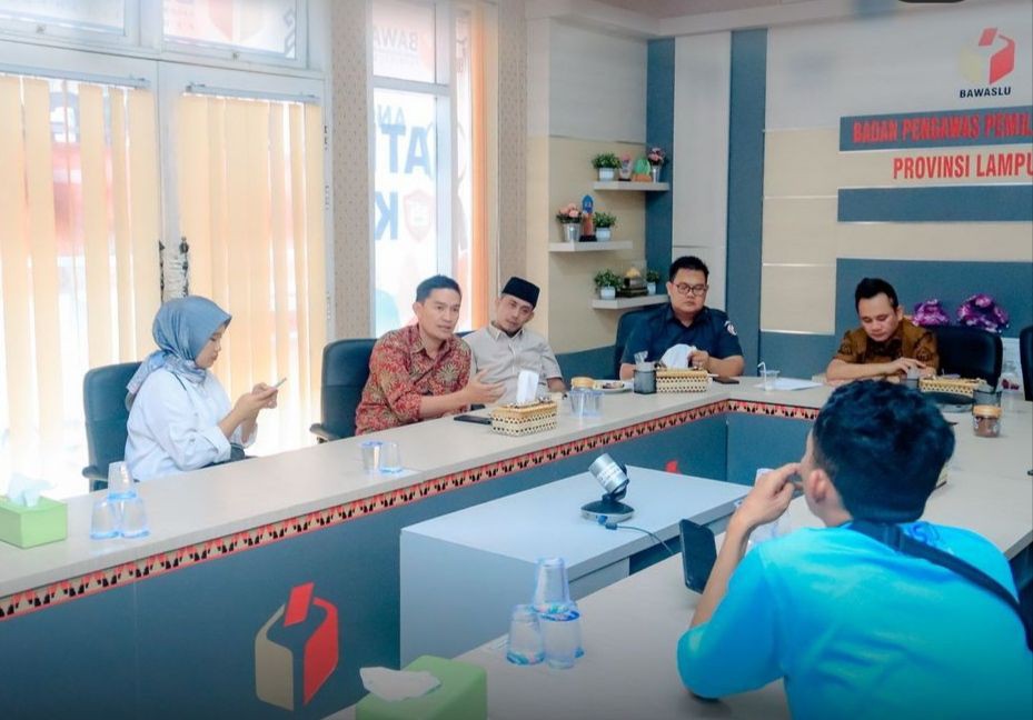 Anggota Baru Dilantik, Iskardo Panggar Masih Ketua Bawaslu Lampung