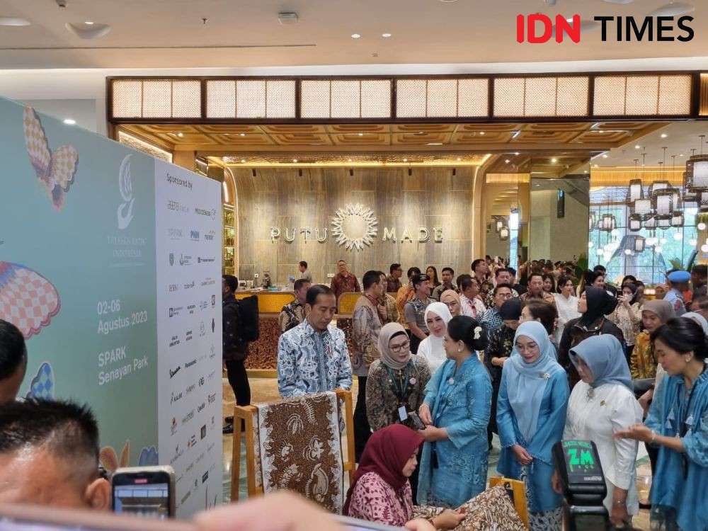 Jokowi Ajak Desainer Batik Eksplorasi Warna Dan Motitf Baru