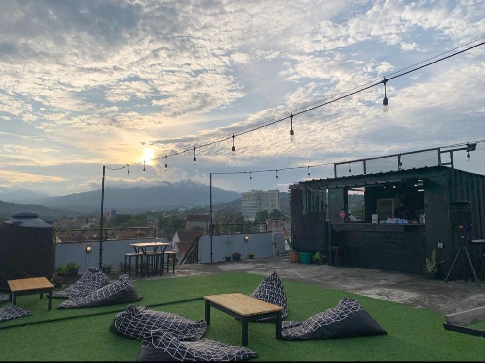 Rekomendasi Cafe Rooftop View Estetik di Bandar Lampung, Cozy Abis!