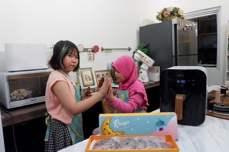Kolaborasi Seru Koki Cilik Chiellyn dan Raisya Bikin Cinnamon Cookies!