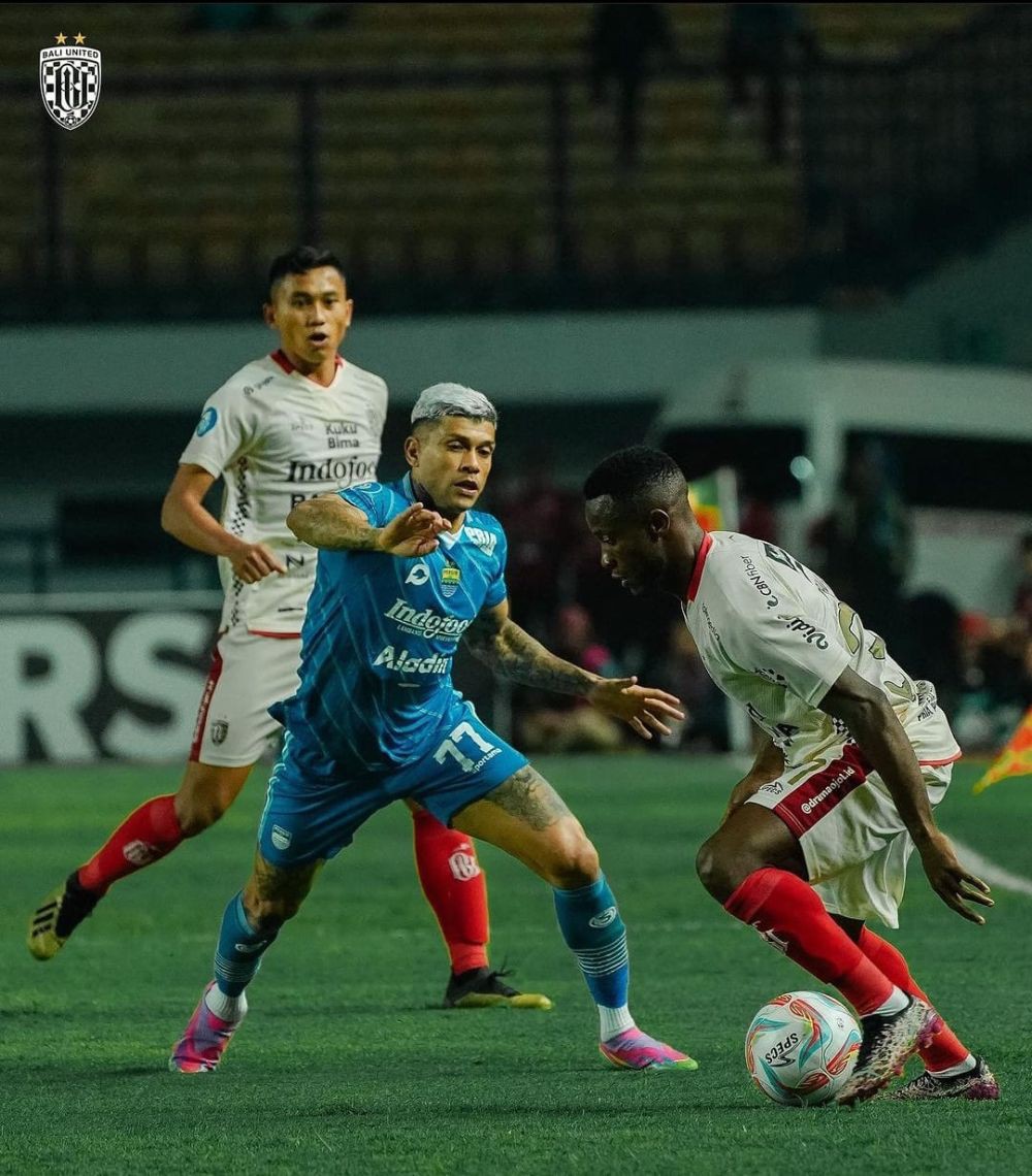 Lama Tak Bergema, Bobotoh Kembali Ramaikan Stadion Saat Persib Latihan