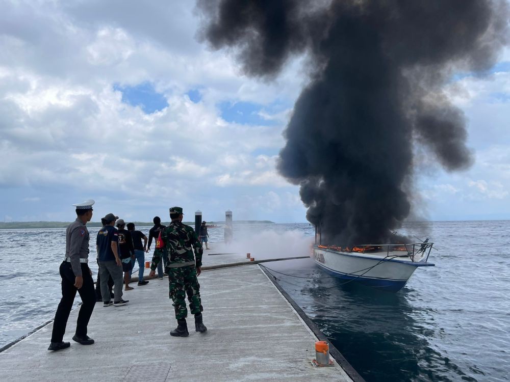 Boat Terbakar di Nusa Penida, Sempat Ada Ledakan pada Mesin