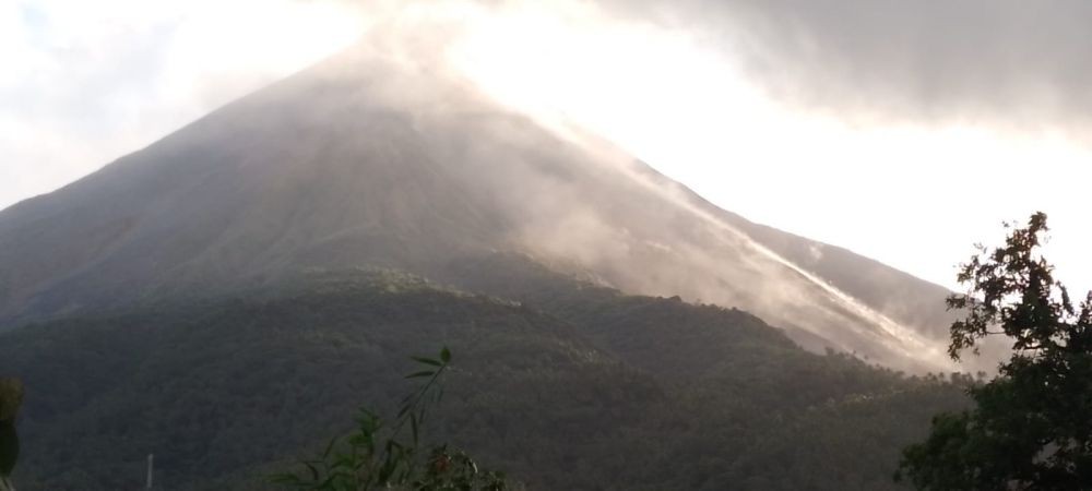 Aktivitas Gunung Karangetang di Sulut Meningkat, 104 Warga Diungsikan