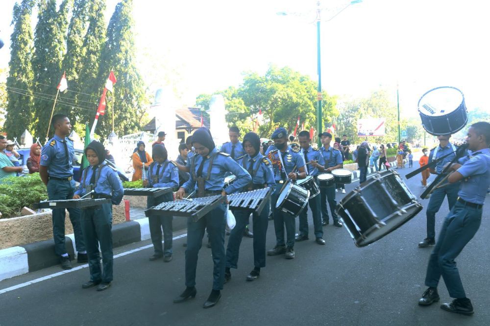 Pelajar NTB Parade Peringati Hari Hak untuk Tahu Sedunia 