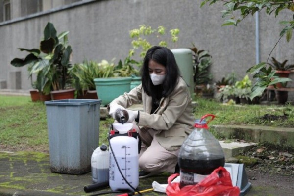 Mengenal Eco Lindi, Cairan Penetral Bau Sampah Buatan Mahasiswa UGM
