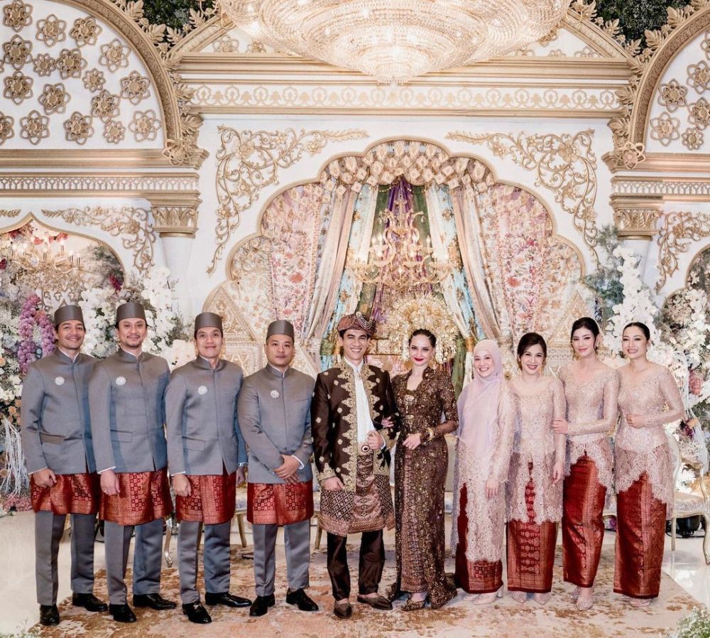 Ragam Kebaya Pernikahan Artis, Modelnya Jadi Pusat Perhatian