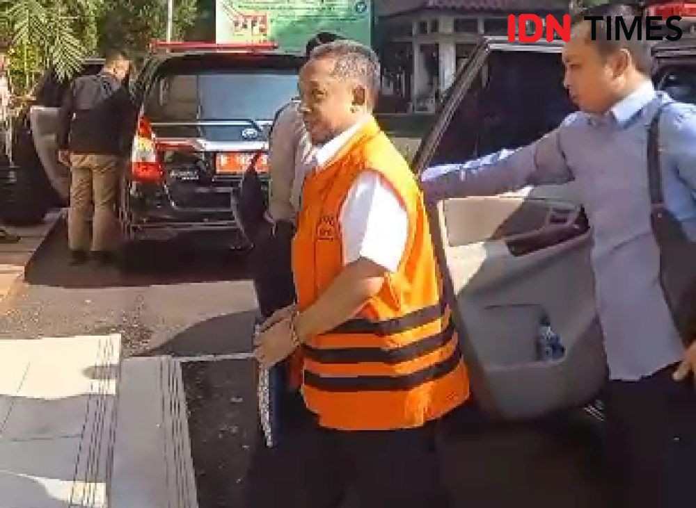 Berompi KPK, Yana Mulyana Jadi Saksi Dugaan Korupsi CCTV di PN Bandung