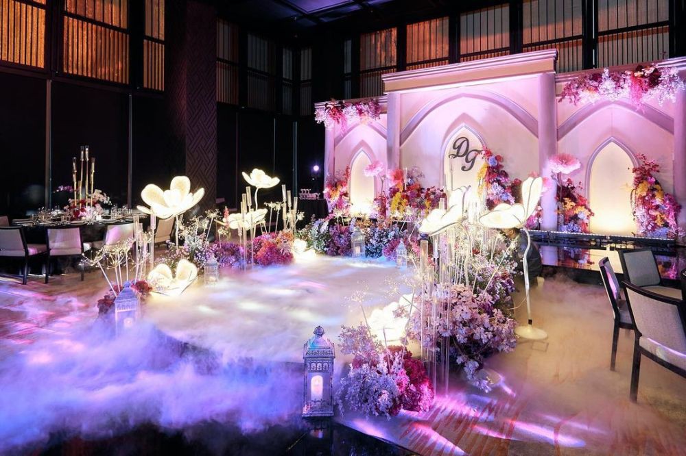 14 Dekorasi Pernikahan untuk Resepsi Malam Hari