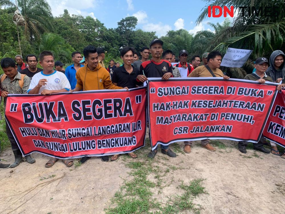 Ratusan Warga Protes Penutupan Sungai 20 Tahun oleh Perusahaan Sawit