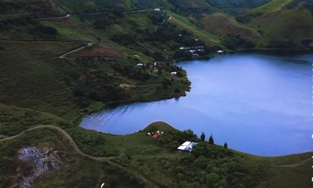 5 Tempat Camping dengan View Danau Toba, Cocok Buat Agustusan