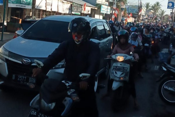 Kemacetan di Kelurahan Sungai Andai Semakin Meresahkan Pengendara
