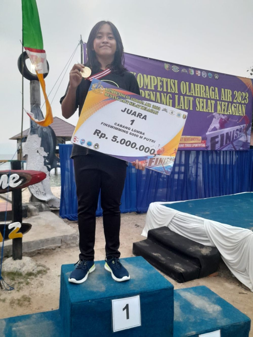 Amira Putri, Siswi SMP Lampung Juara 1 Nasional Fins Swimming 6.000 M
