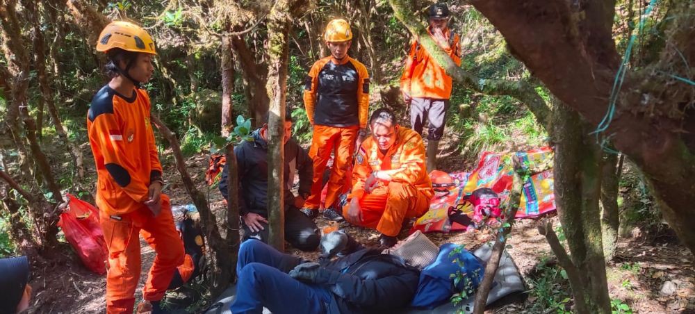 Basarnas Evakuasi Pendaki Cidera dari Gunung Bawakaraeng