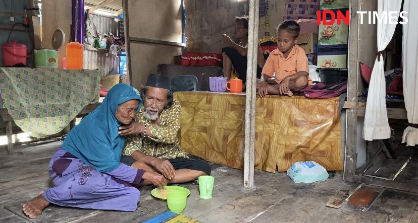 Kisah Nek Sarah, 40 Tahun Berjuang Mencari Kerang di Belawan