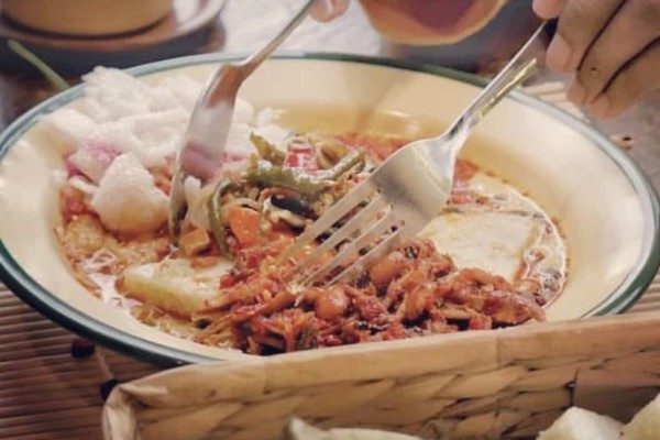 7 Rekomendasi Lontong Malam Medan, Sukses Padamkan Rasa Lapar!