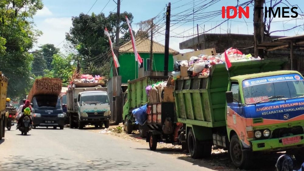 Viral Sampah Berhamburan di Jalan Antang Raya Makassar
