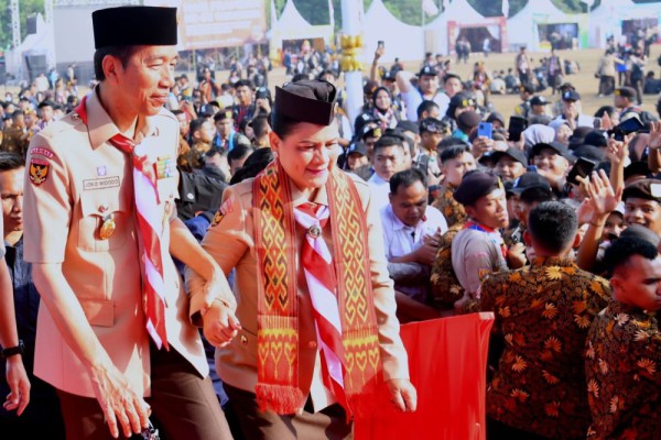 Ditemani Iriana, Jokowi Tinjau Raimuna Nasional XII