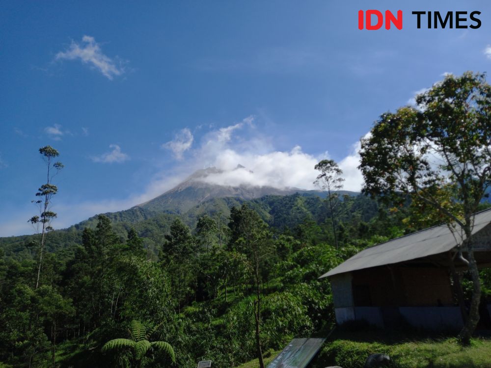 Di Boyolali SBY Melukis Gunung Merapi dan Merbabu