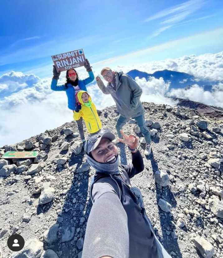 Hanun, Bocah 10 Tahun yang Berhasil Sampai Puncak Gunung Rinjani 
