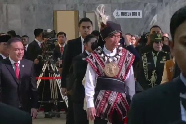 Jokowi Pakai Baju Adat Tanimbar Maluku Di Sidang Tahunan MPR