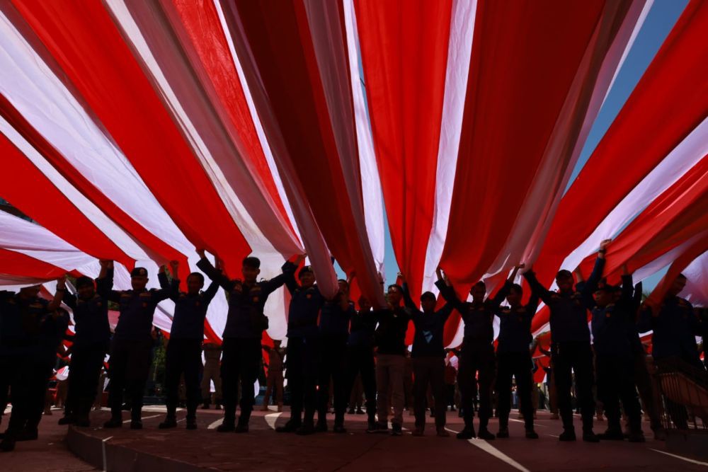 Besok, Pemkot Makassar Kibarkan Bendera Bunga Rampai di Losari