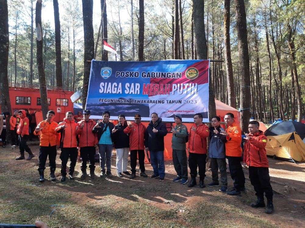 Tim SAR Evakuasi Satu Pendaki 17 Agustus di Gunung Bawakaraeng Gowa