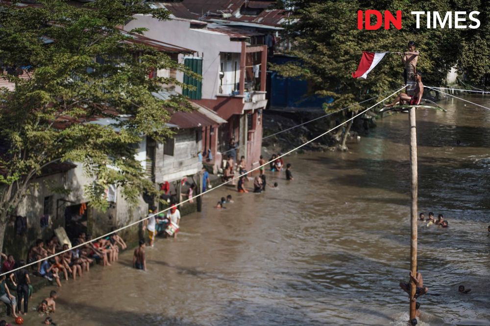 Kompaknya Kampung Aur, Meriahkan Kemerdekaan Meski Kena Banjir