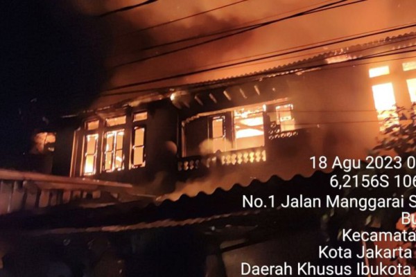 Rumah Di Tebet Kebakaran, 100 Petugas Damkar Dikerahkan