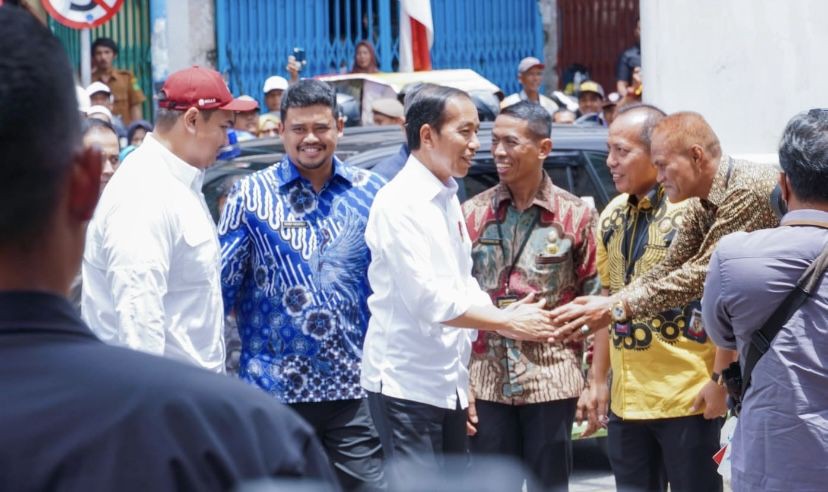 Tinjau Pasar Sukaramai, Jokowi Apresiasi Mobil Murah Keliling