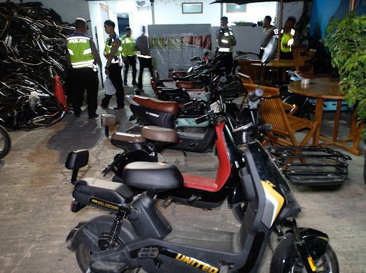 Polrestabes Bandung Tertibkan Sepeda Listrik di Jalan Raya