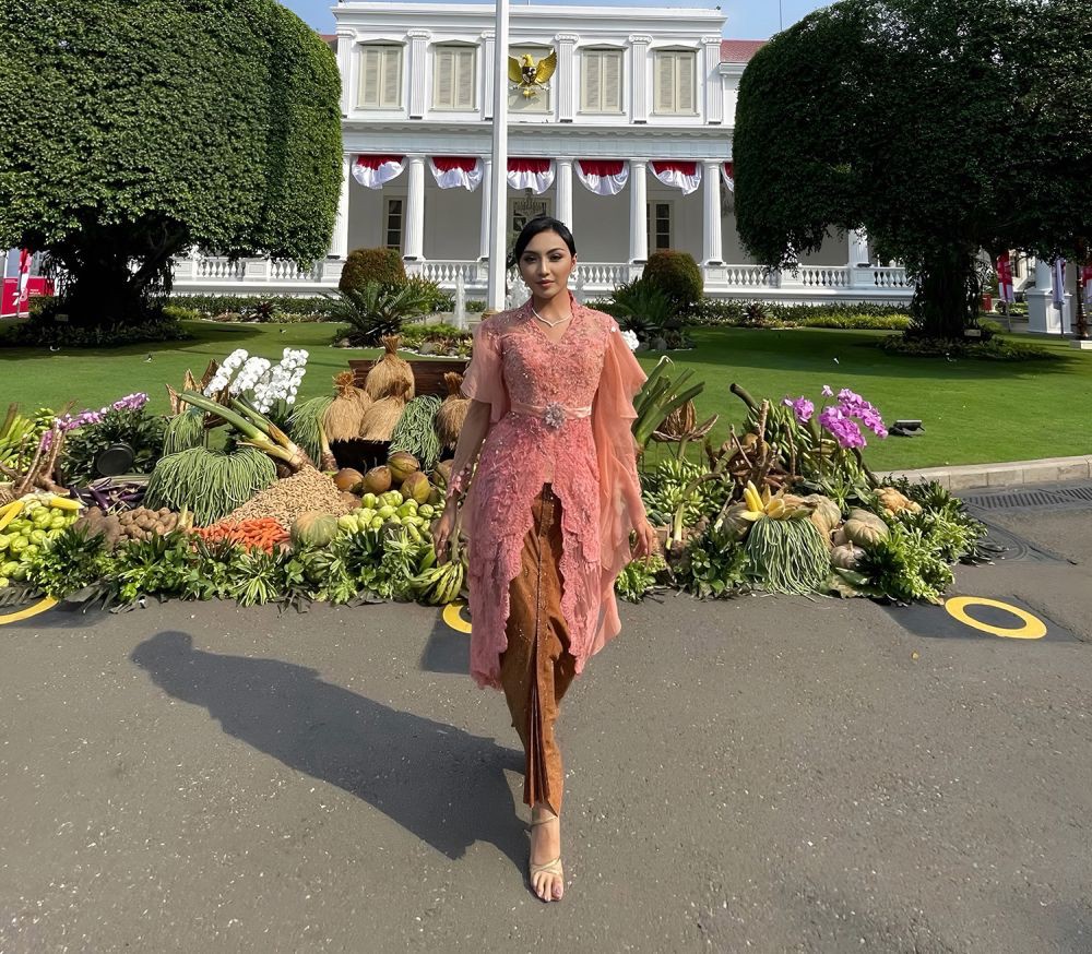 Potret Menawan Sarah Pandjaitan Hadiri Upacara HUT RI di Istana Negara