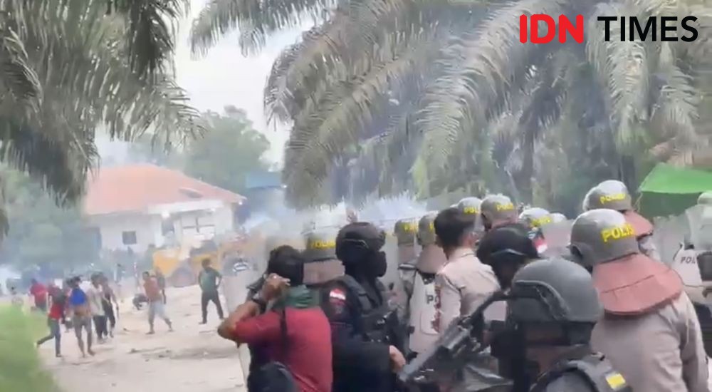 Mobil Polisi Dirusak Massa, Imbas Konflik Pekerja PT Duta Palma Kalbar