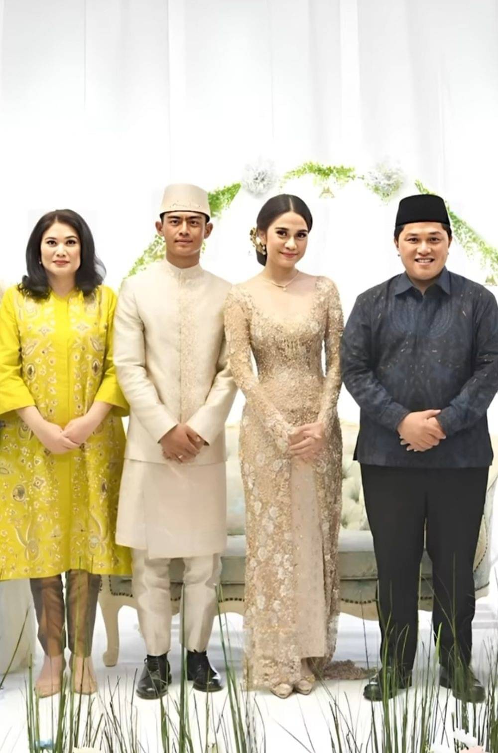 10 Inspirasi Kebaya Pengantin Azizah Salsha, Model Kekinian