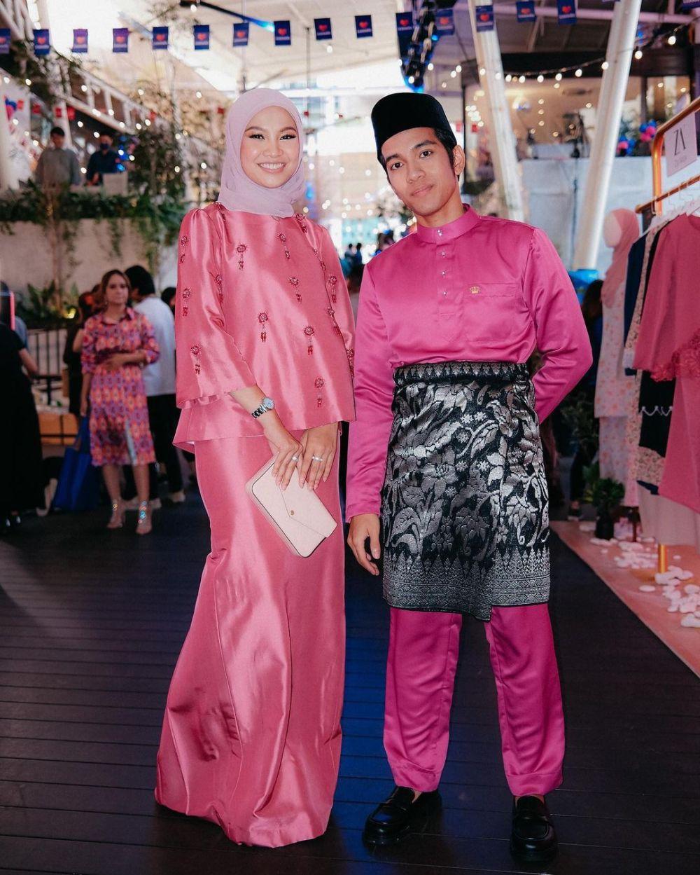 10 Style Kondangan Hijab Nabila Razali Dominasi Gaun