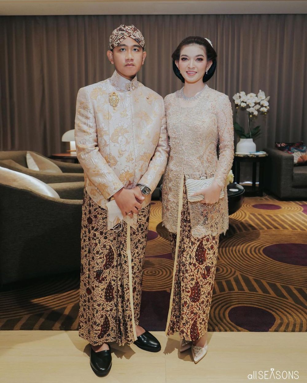14 Model Kebaya Formal ala Istri Pejabat, Memesona Dampingi