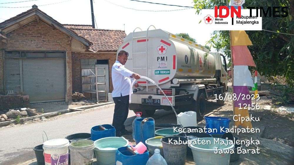 Kemarau, BPBD Majalengka Salurkan Puluhan Ribu Liter Air