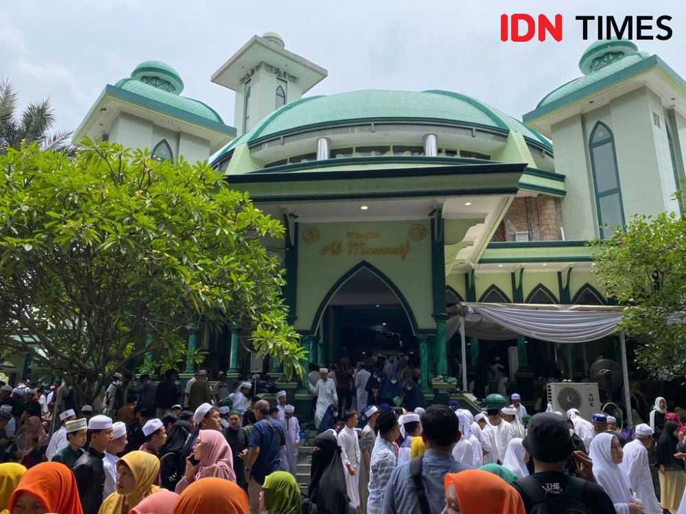 Jemaah Membludak Ingin Salat Jumat Bareng Jokowi di Masjid Al-Musannif
