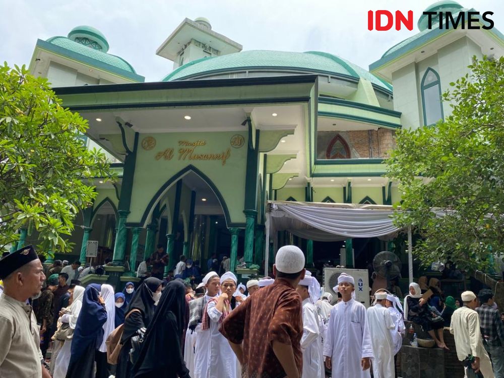 Jemaah Membludak Ingin Salat Jumat Bareng Jokowi di Masjid Al-Musannif