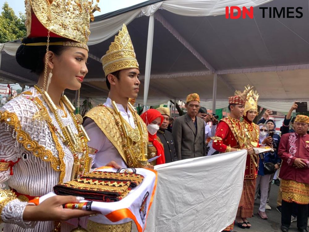 Sampai di Balam, Kirab Bendera Pemilu 2024 Kental Tradisi Lampung