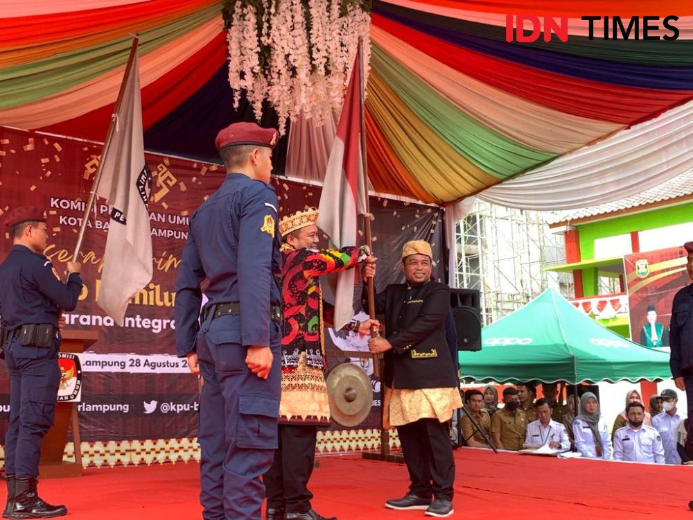 Sampai di Balam, Kirab Bendera Pemilu 2024 Kental Tradisi Lampung