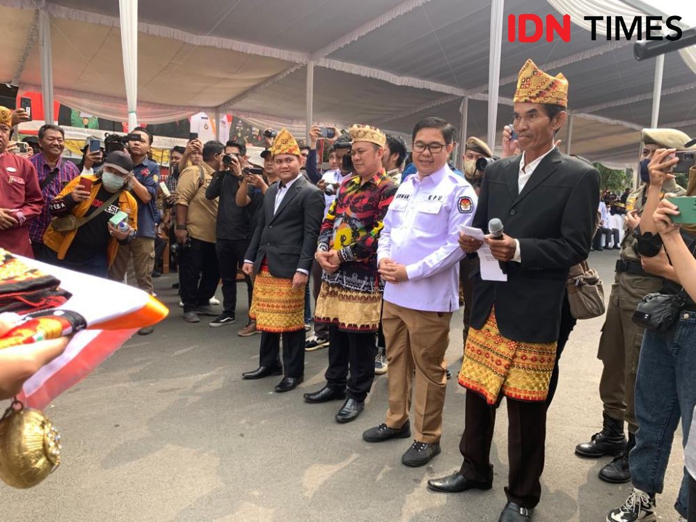 Sampai di Balam, Kirab Bendera Pemilu 2024 Kental Tradisi Lampung