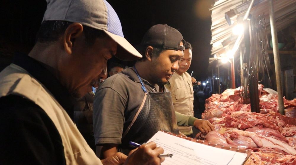 Setengah Ton Daging Sapi Gelonggongan Masuk Surabaya