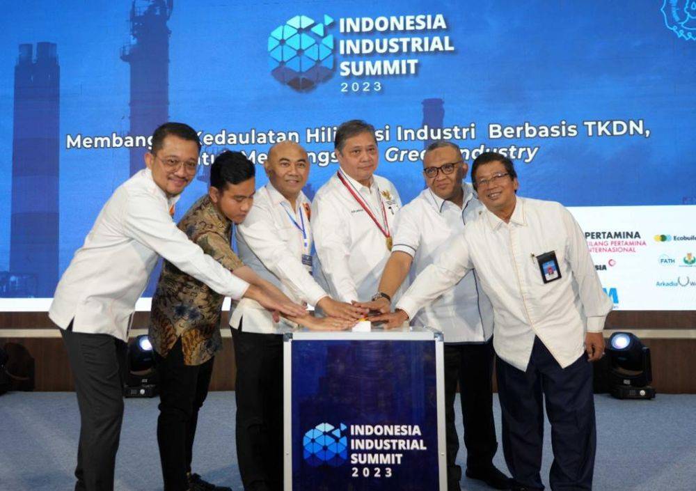 Menko Airlangga Raih Tokoh Transformasi Industri