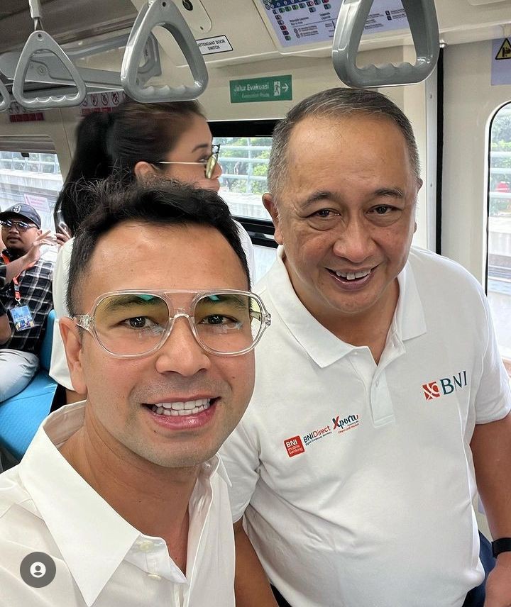 7 Momen Raffi Ahmad Hingga Kiky Saputri Perdana Naik LRT