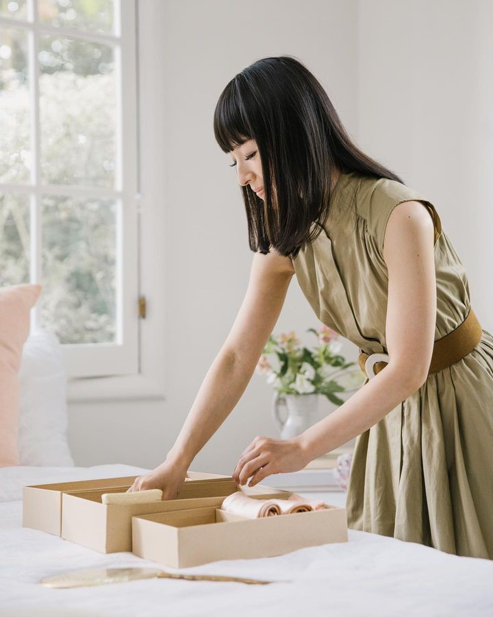 Tips Bebersih Ala Marie Kondo Yang Bisa Diterapkan Pasangan