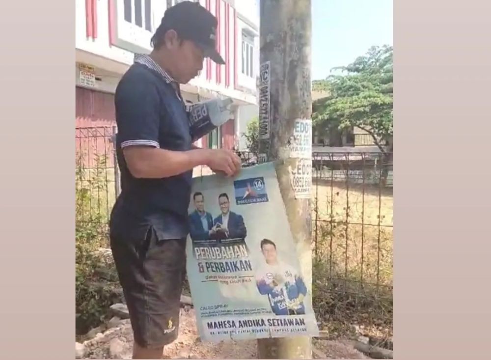 Tulis Pengkhianat! Kader Demokrat Lampung Tutup Wajah Anies di Baliho