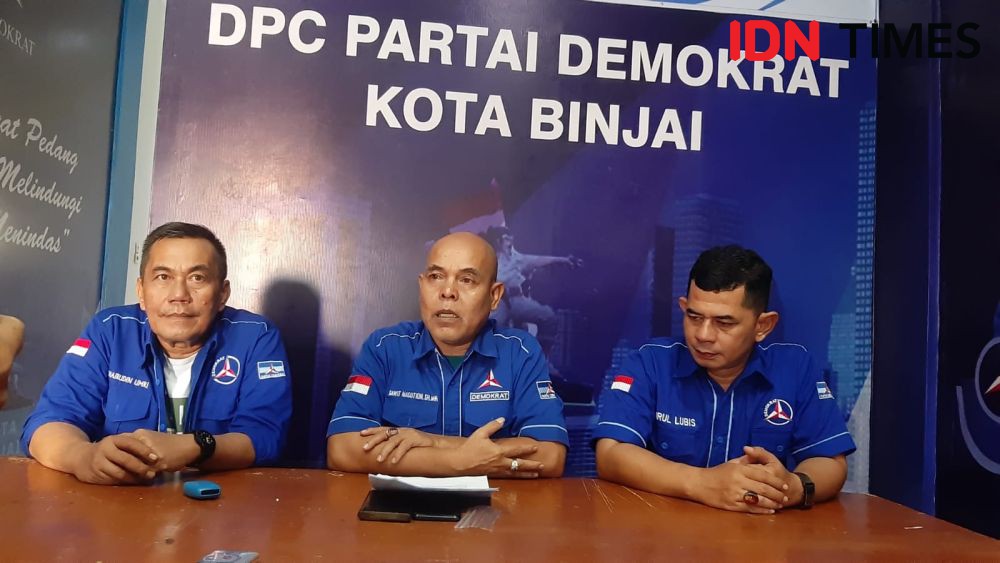 Kader Demokrat Binjai Ikut Turunkan Baliho Gambar Anies