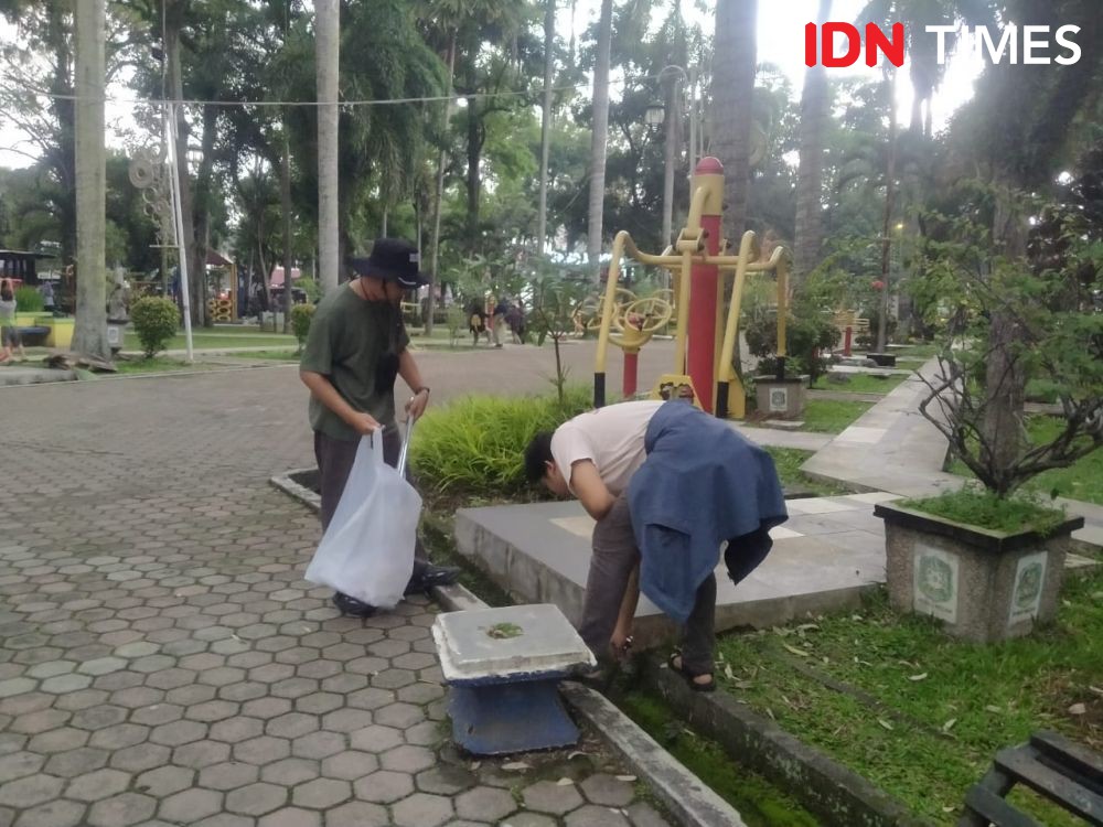 Misi Kebersihan Lingkungan, Aksi WCD Sumut Sterilkan Taman Ahmad Yani